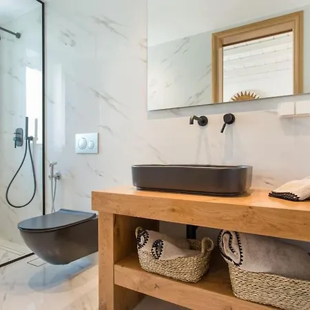 Villa Piso Livadi - 4Br Villa - With Pool & Gym - Casa Olea *