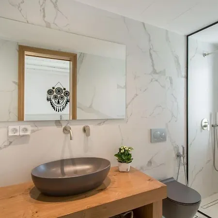 Vila - 4br - With Pool & Gym - Casa Olea Piso Livadi